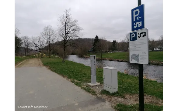 schild Womosp mit Stromsäule.jpg
