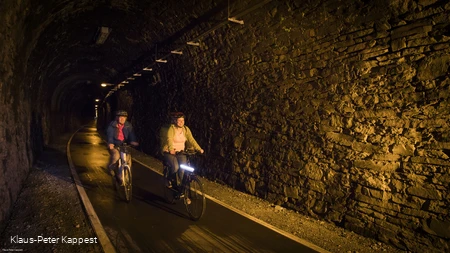 Mit den Rad durch den Fledermaustunnel bei Kückelheim