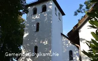 Frontansicht mit Kirchturm