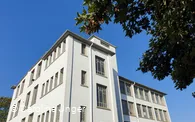 Strickwarenfabrik Brüser Rücken- und Seitenansicht_Caroline Unger.jpg