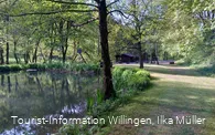 Weg um den Teich an der Grillstation Schwalefeld