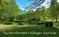 Teich mit Sitzbank an der Grillstation Schwalefeld