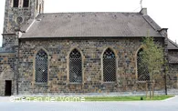 Seitenansicht der historischen Kirche