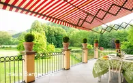 Terasse mit Blick in den Garten