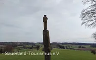 Scheuerpfahl Der in die Ferne schaut