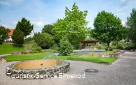 dorfplatz-eimelrod-brunnen.jpg