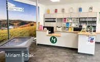 Verkaufsraum und interaktiver Tisch