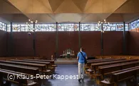 ev-kirche-willingen-innen-mittelgang c) tourist-info-willingen-klaus-peter-kappest.jpg