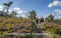 Wanderer in der Heidelandschaft am Kahlen Pön
