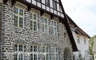 Detailblick auf die Bruchsteinfront