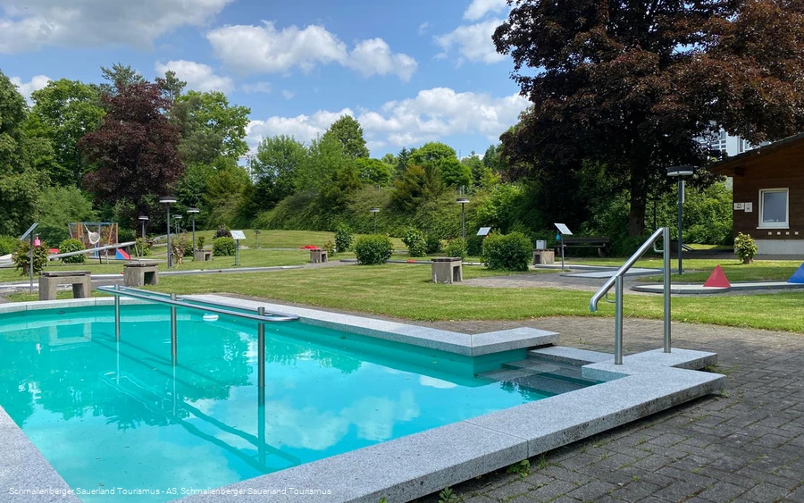 Tretbecken an der Minigolfanlage in Eslohe