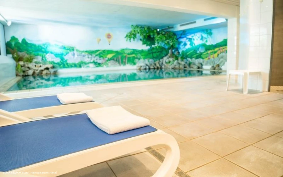 Hennedamm Hotel Schwimmbad