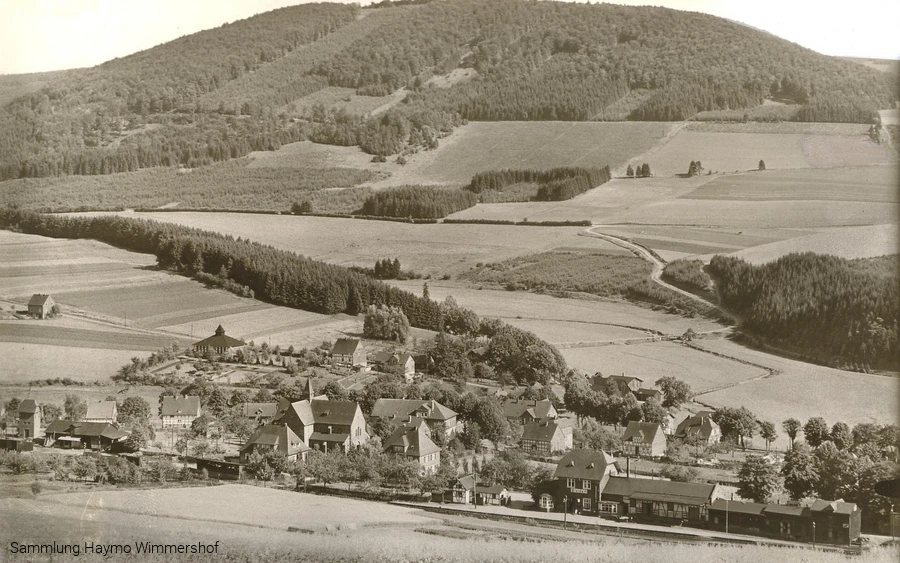 Gleidorf mit seiner Bahnanlage unten um 1938
