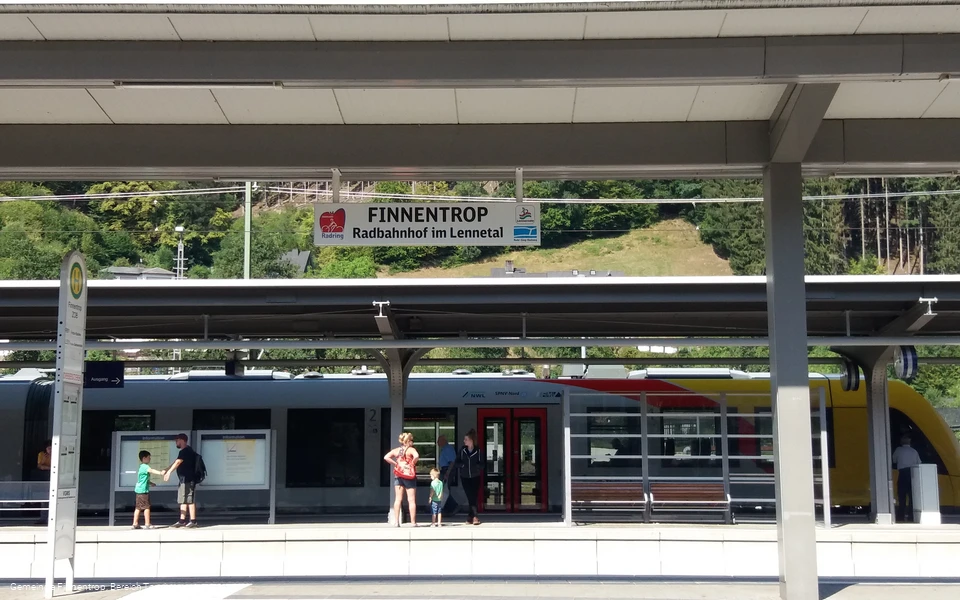 Radbahnhof Lennetal.jpg
