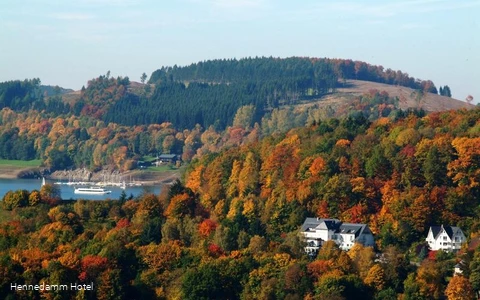 Hennedamm Hotel Fernansicht Herbst