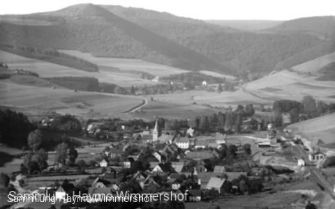 Wenholthausen mit seinen Bahnanlagen auf einem Luftbild der 1950-er Jahre