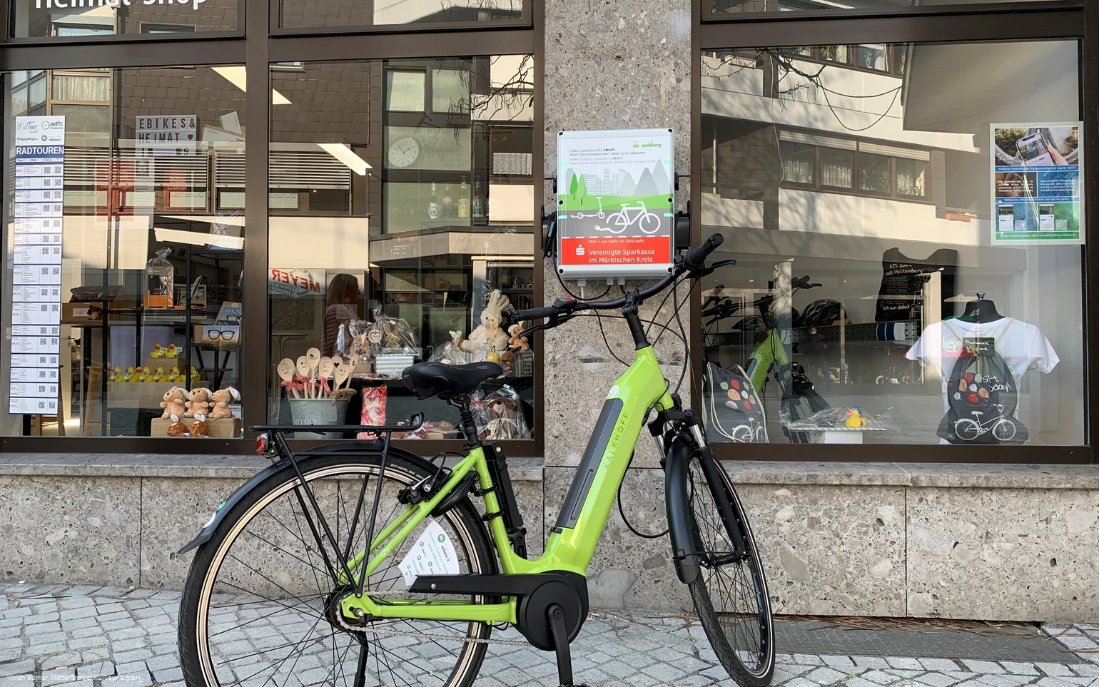 E-Bike Ladestation vor dem Wilhelm 9
