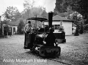 Eberhard Koenig und seine Dampflok etwa 1970 im Werksgelände