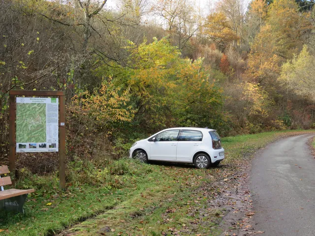 Parkplatz Kranbuche-Züschen3.JPG