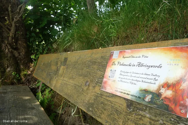 Die Plakette an der Sagenbank