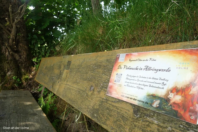 Die Plakette an der Sagenbank
