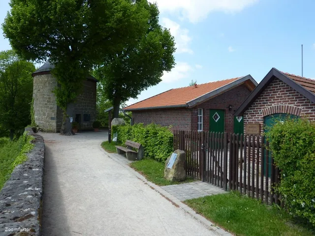 Handwerkerdorf mit Hexenturm auf der Stadtmauer