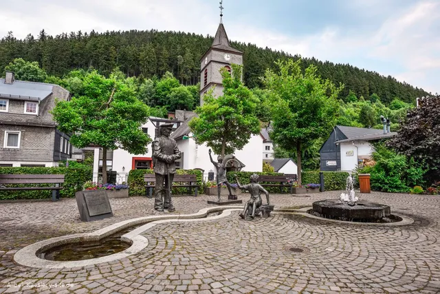 linnenkerlplatz-willingen-alte-kirche  c) y-site-alibek-kaesler.jpg