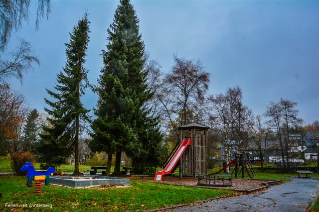 ferienwelt-winterberg_2017_-gr-nebach-ortsteil-spielplatz-sauere-wiese_herbst