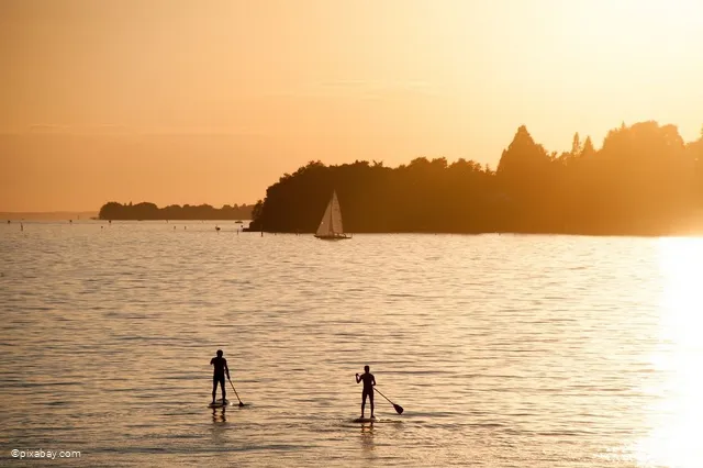 Stand up paddling