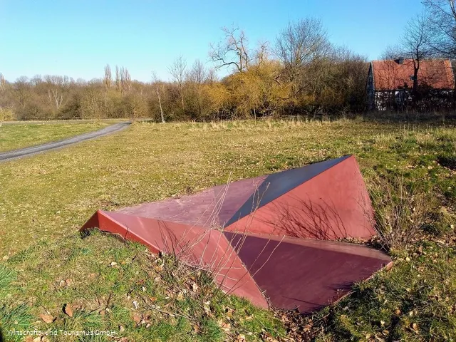 Wegmarke Bodenfaltung
