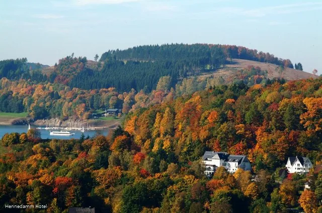 Hennedamm Hotel Fernansicht Herbst