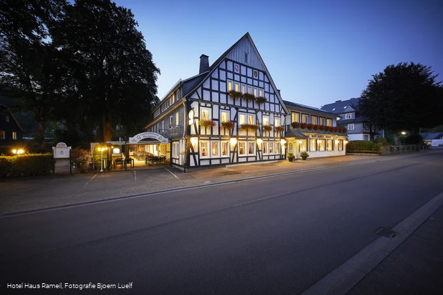 Hotel Haus Rameil am Abend