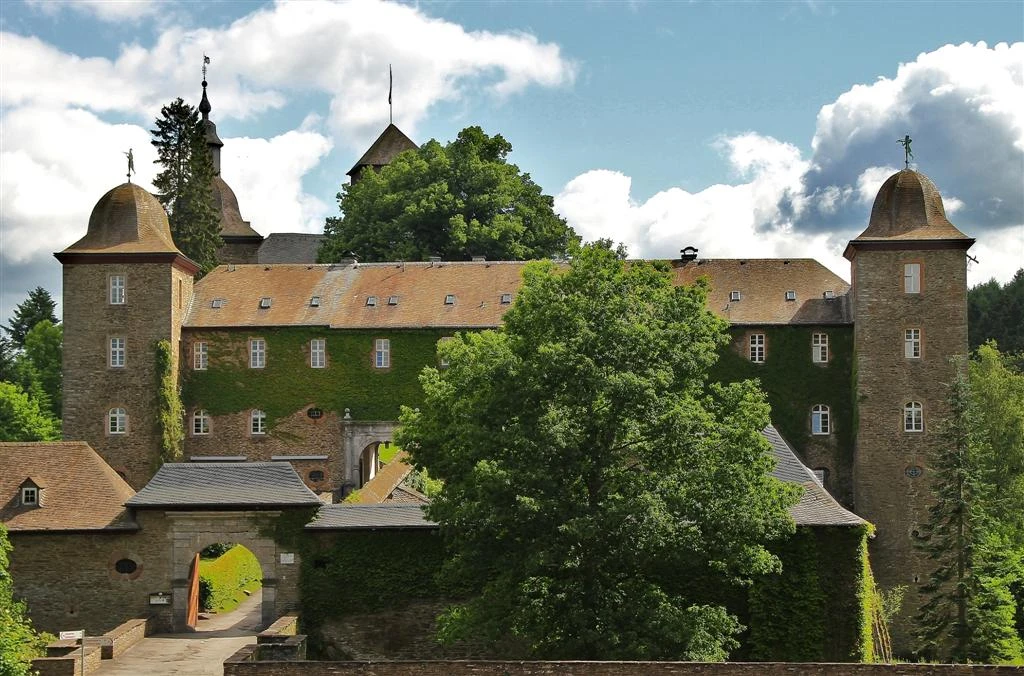 02_Burg Schnellenberg - Radroute Repetal 2012 hahefo (1).JPG