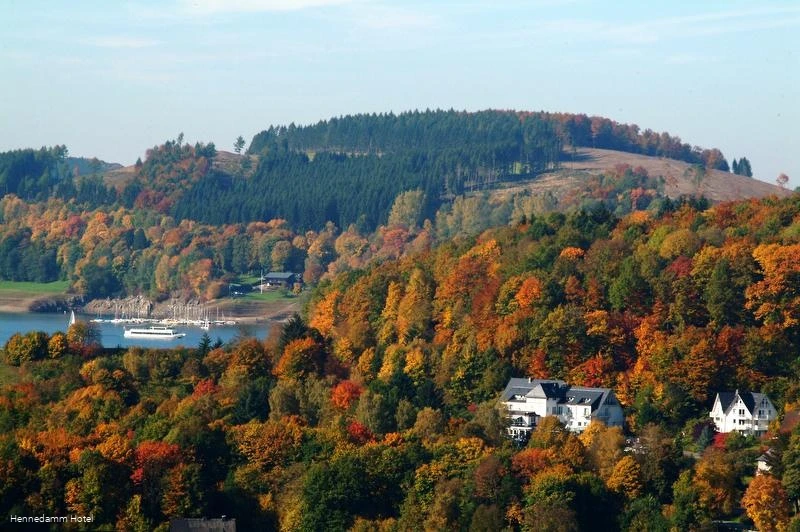 Hennedamm Hotel Fernansicht Herbst