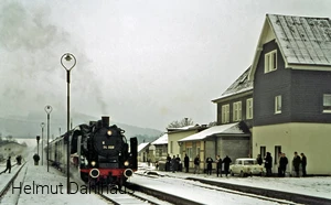 Dampflok 24 009 beförderte am 18.11.1972 den letzten durchgehenden Sonderzug aus Finnentrop