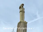Scheuerpfahl Der in die Ferne schaut
