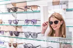 Ferienwelt Winterberg_2017_V&K Optik Kuhnert_Brille anprobieren, Detailansicht_ganzjährig_Stephan Peters Design (1).jpg