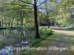 Weg um den Teich an der Grillstation Schwalefeld