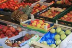 frisches Obst auf dem Wochenmarkt Warstein