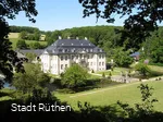 Schloss Körtlinghausen mit alter Sägemühle am rech