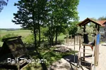 Einer von zahlreichen Spielplätzen im Gemeindegebi