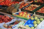 frisches Obst auf dem Wochenmarkt Warstein