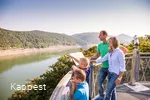 Familie auf dem Baumkronenweg