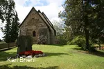 Ehrenmal und Kirche.jpg