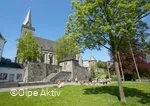 Kurkölner Platz - Geschichtsbrunnen - Martinus Kirche.jpg