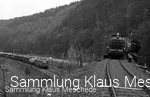 Zwei Güterzüge begegnen sich am Überführungsbauwerk zwischen Finnentrop und Lenhausen am 26.04.1975.