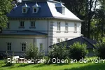 Die restaurierte Villa im Park