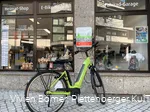 E-Bike Ladestation vor dem Wilhelm 9