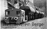 Im Anschluss des Schotterwerkes werden in den 1980er Jahren mit der Werkslok Wagen zur Verladung rangiert.