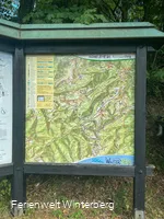 Informationstafel zu den Wanderwegen in und um Hoheleye.